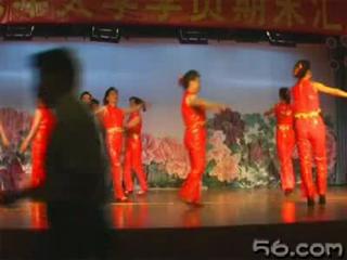 《春天里百花香》中老年健身舞