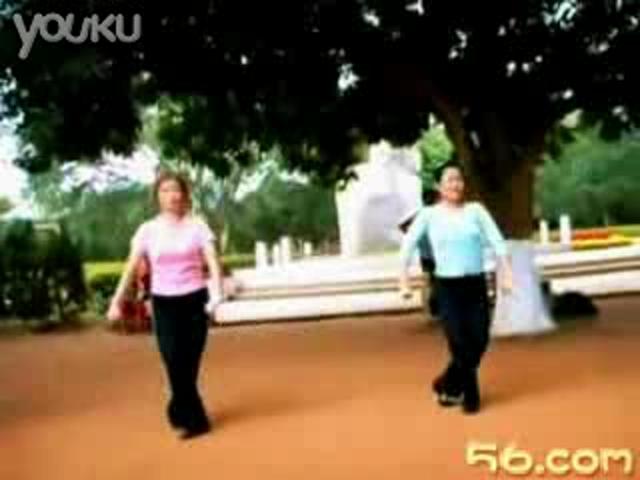 广场舞《军歌嘹亮》中老年